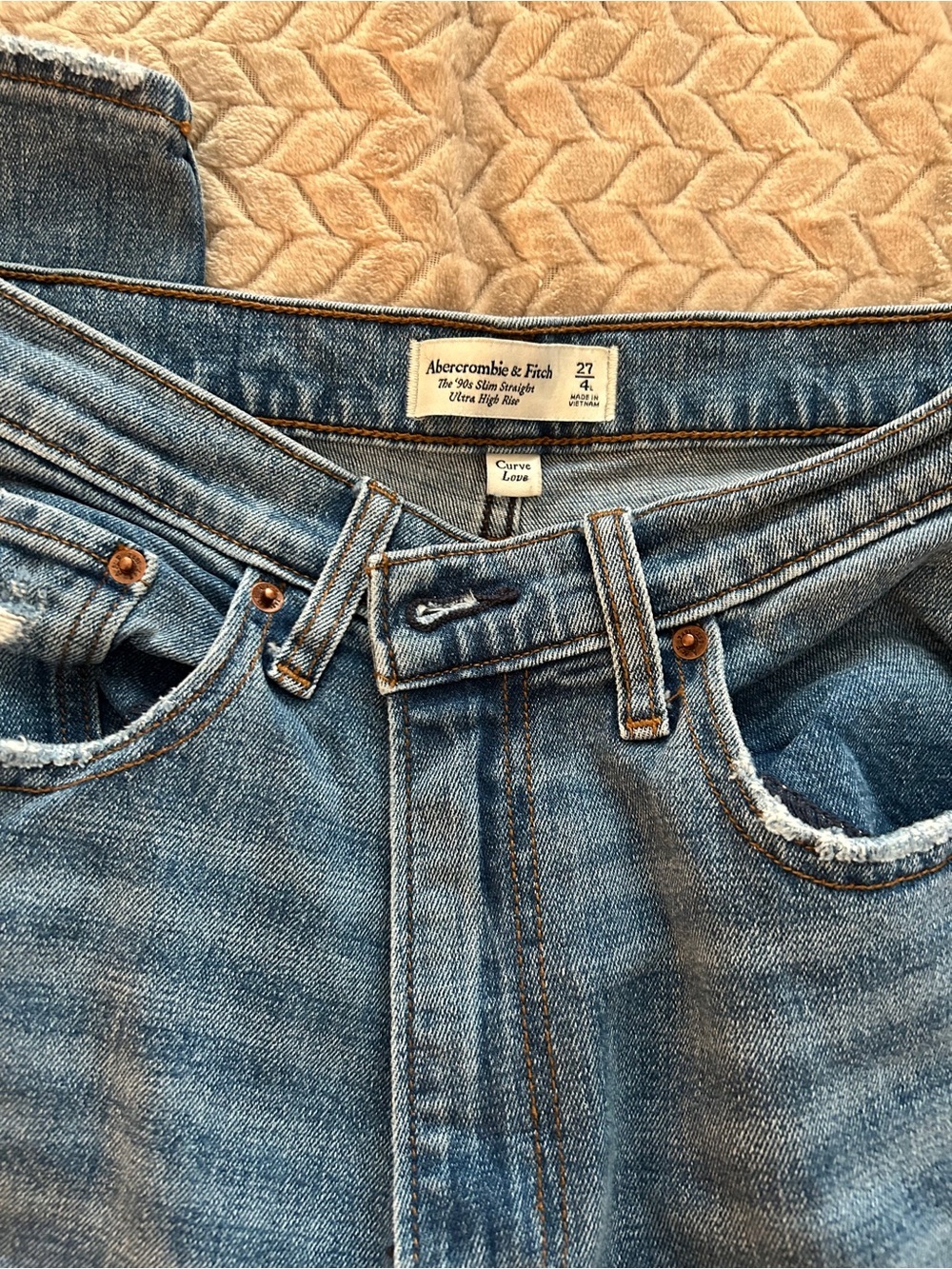 Abercrombie & Fitch High-Rise Straight Leg Denim Jeans. Size 4 LONG - Picture 2 of 6